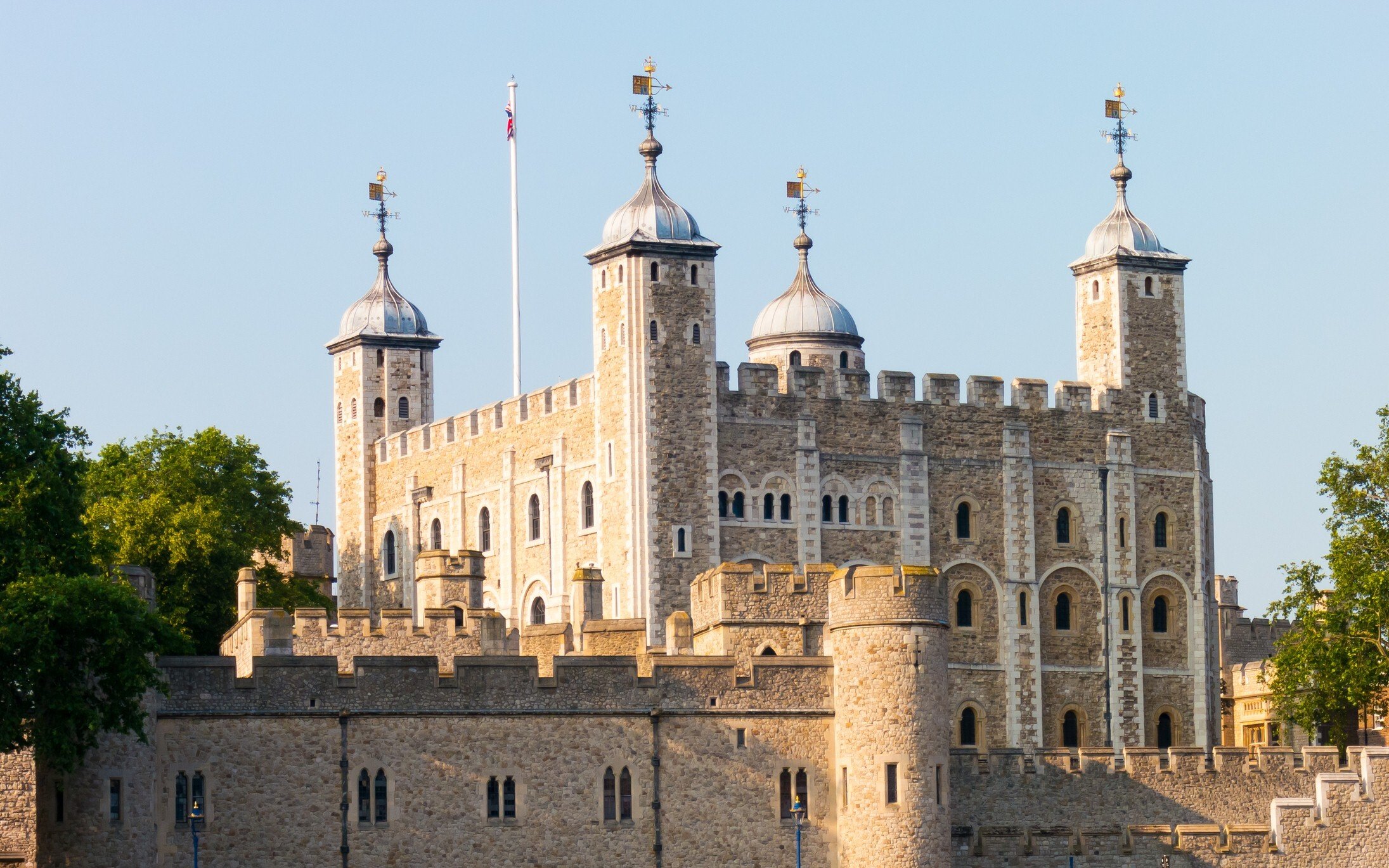 The tower. Лондонский Тауэр в 1066 году. Tower of London дворец. Замок Тауэр в Лондоне архитектура. Лондон Тауэр Генри.