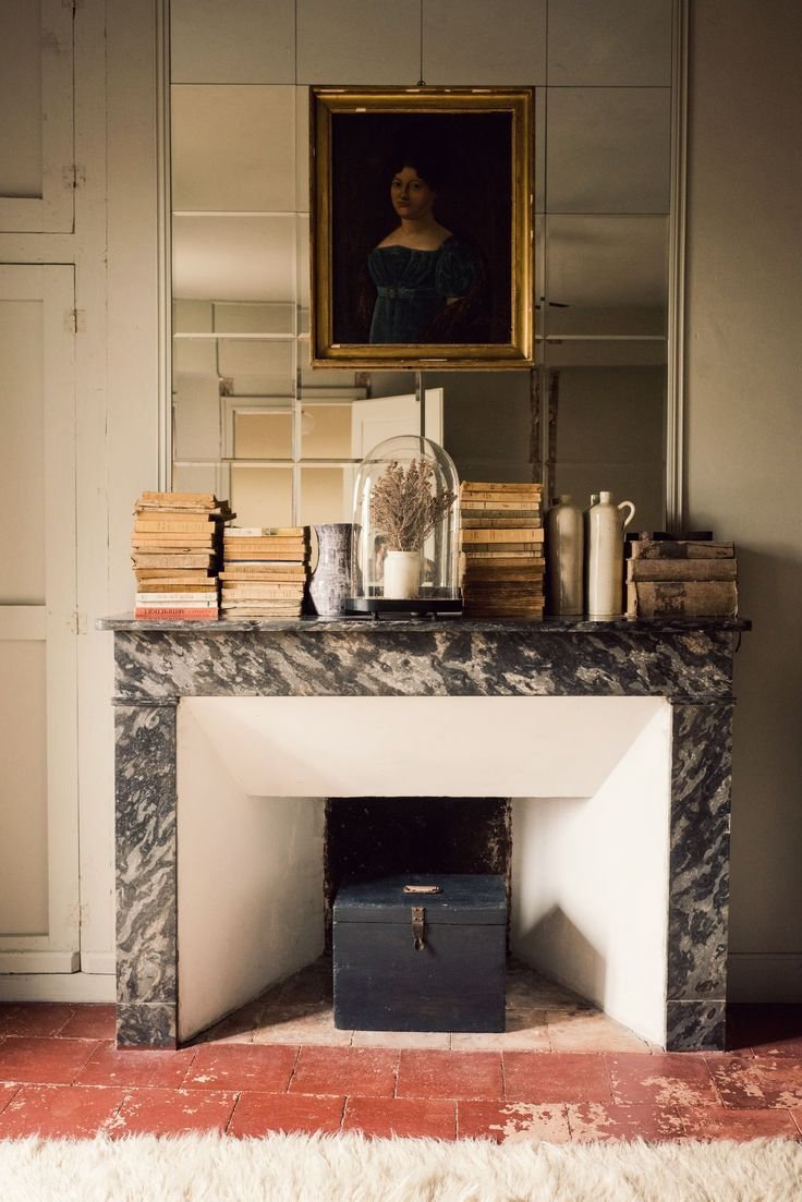 Мраморный камин в интерьере