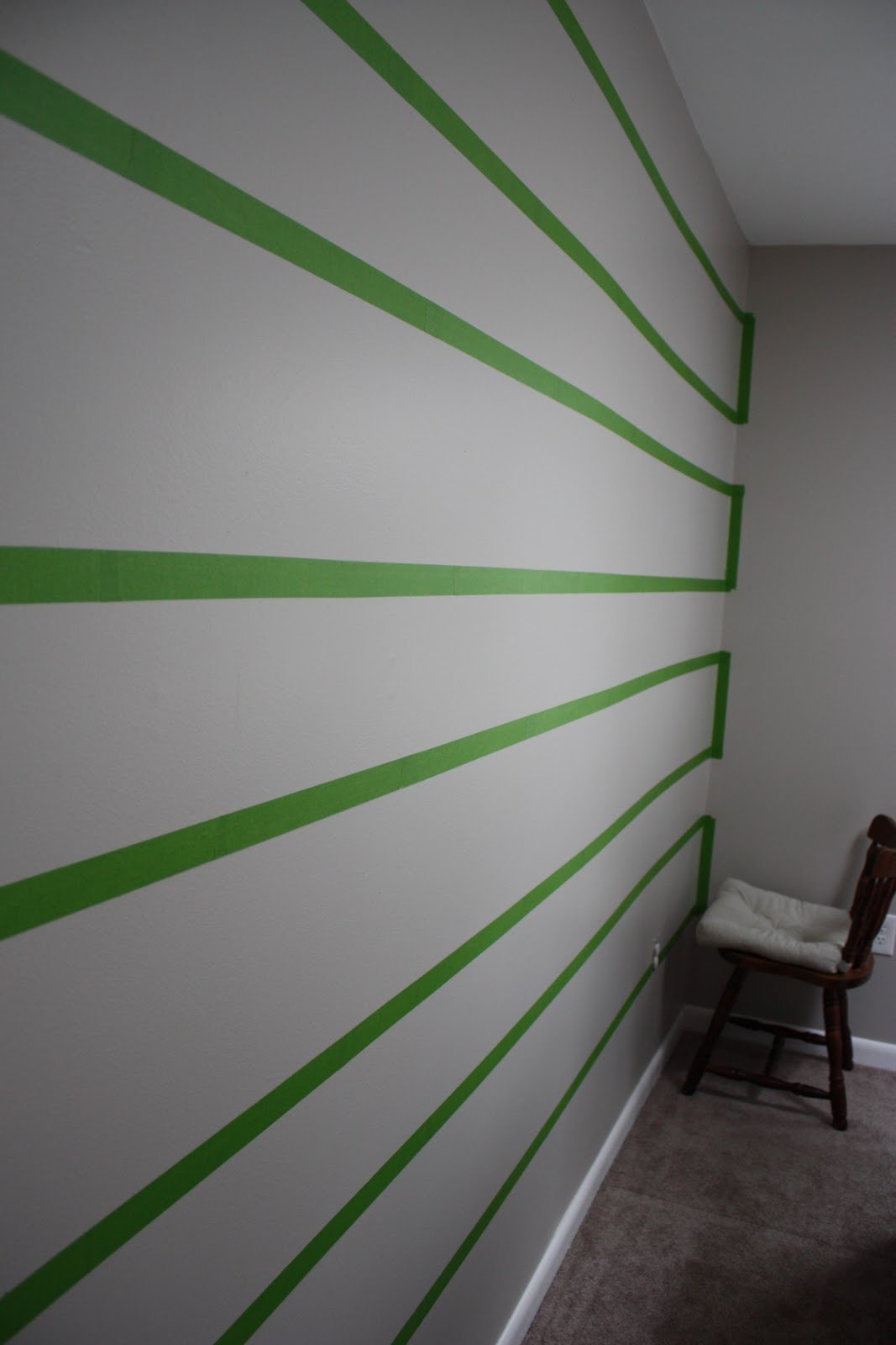 Окраска стен полосами