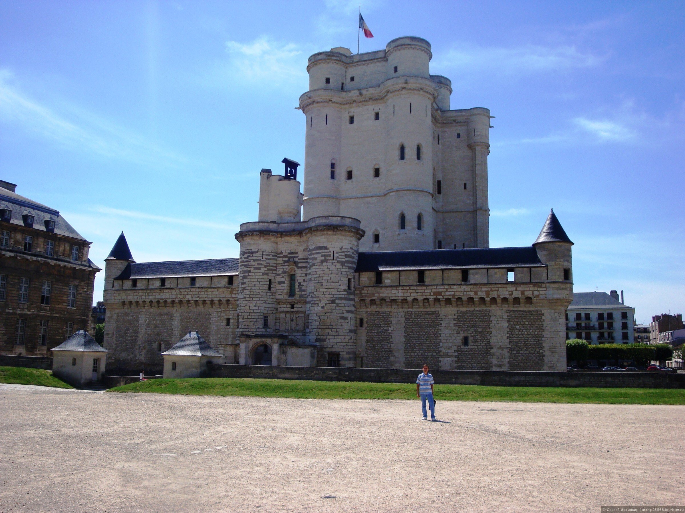 Венсенский замок в париже фото