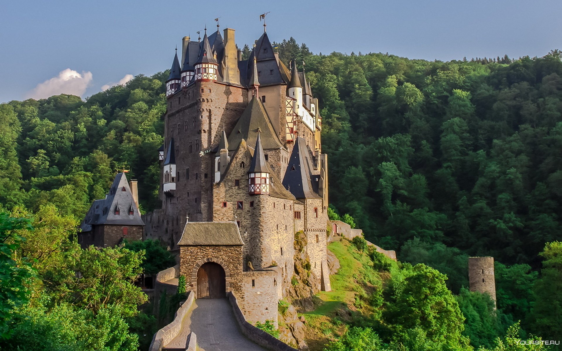 Замок v. Замок Эльц Германия. Рейнланд-Пфальц замок Эльц. Средневековый замок Эльц, в Виршеме, Германия. Замок Эльц в средневековье.