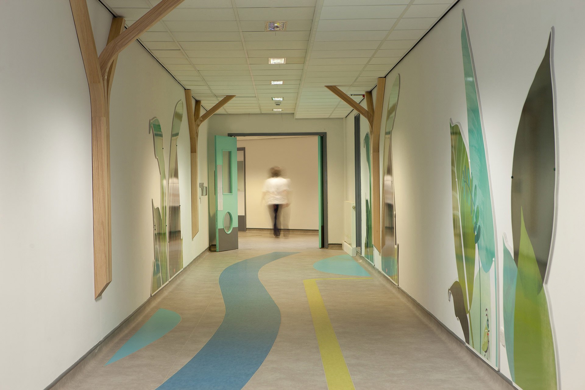 Дизайн коридора в школе