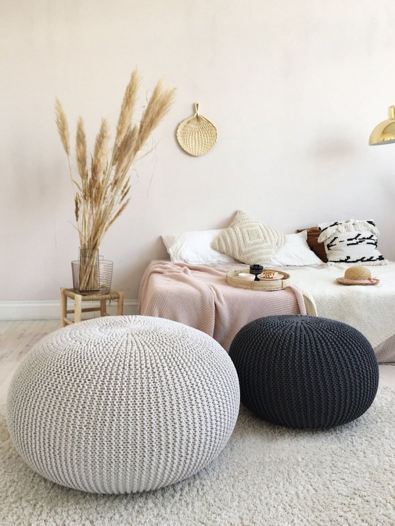 Пуф в интерьере