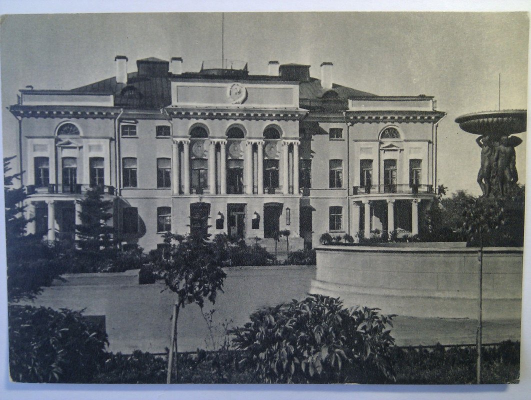 старое здание академии наук в москве