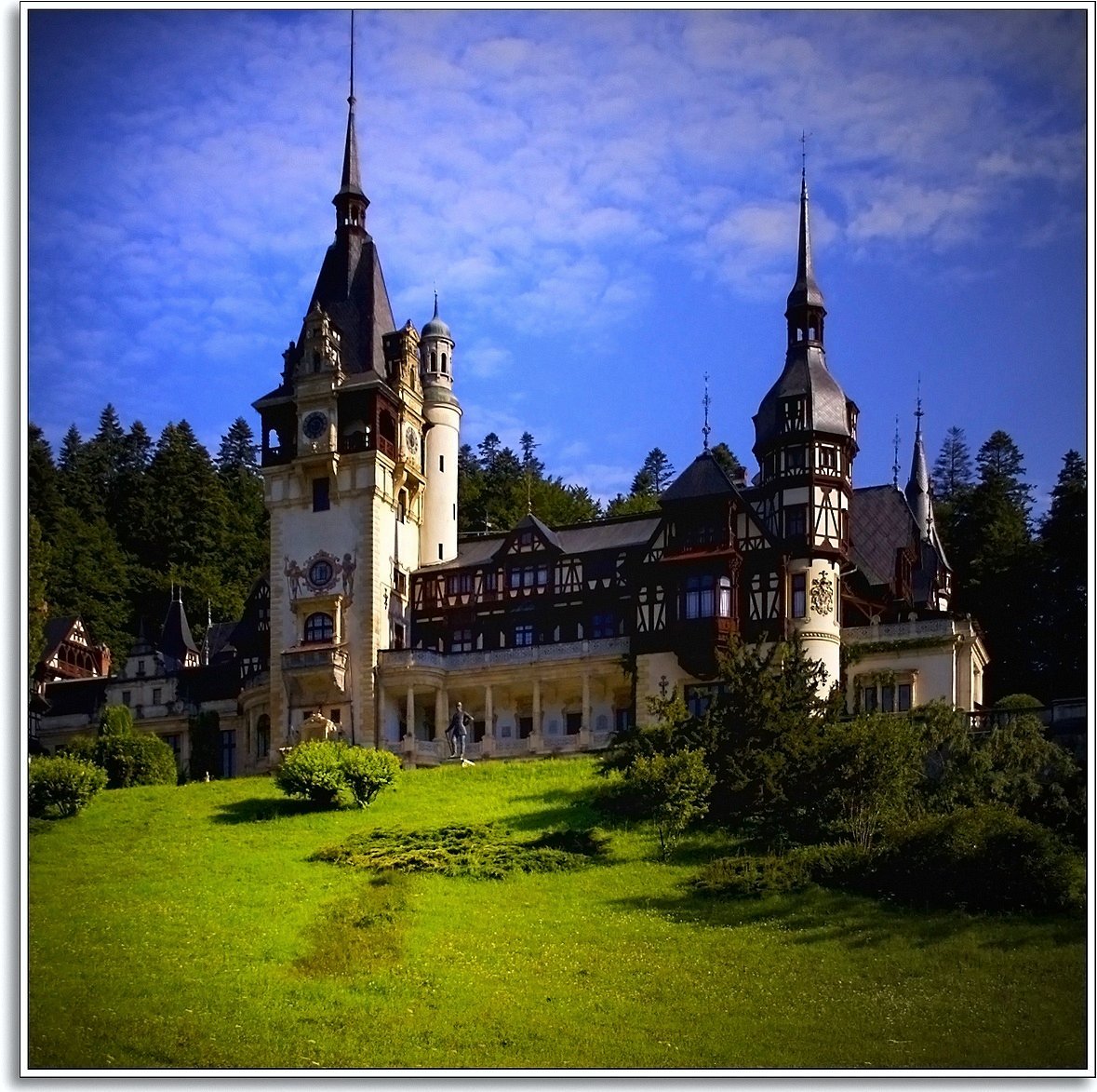 Замок пелеш. Замок Пелеш Румыния. Замок Пелес в Румынии. Замок Пелеш в г.Синая, Румыния.. Замок Пелеш - Карпаты - Синая, Румыния.