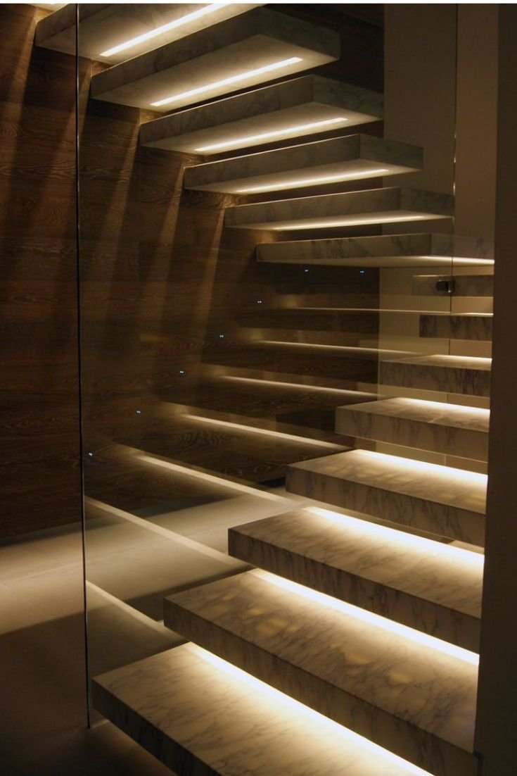 Лестница с подсветкой пианино