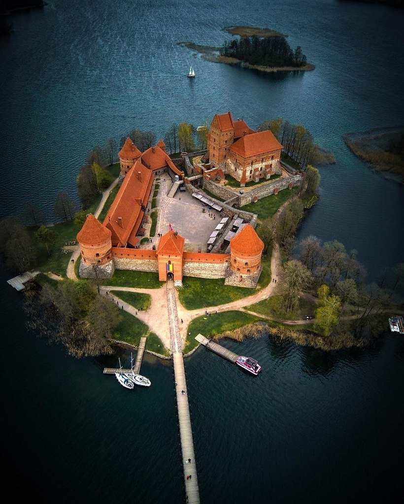 Замок на озере Тракай Литва
