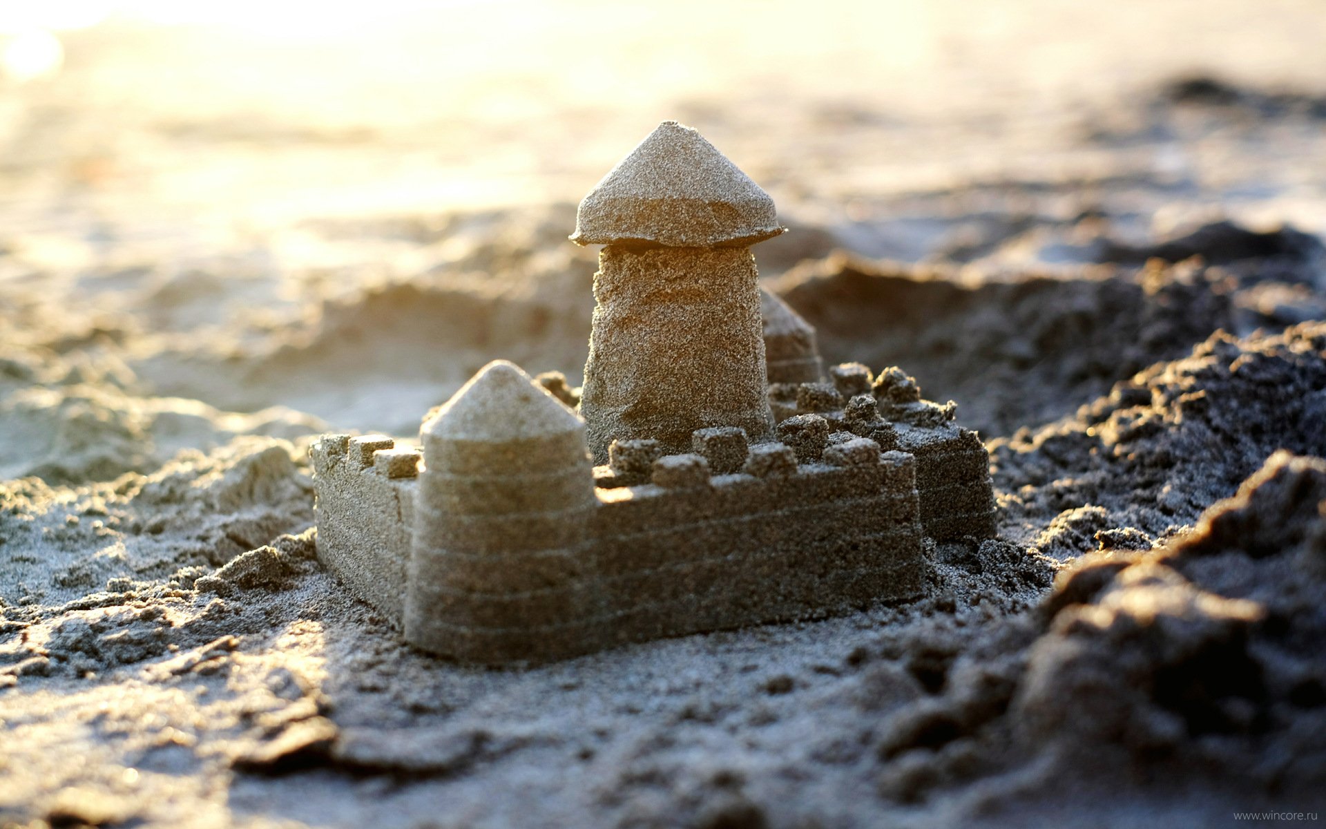Sandcastle picture. Песочный замок. Замок из песка. Домик из песка. Разрушенный песочный замок.