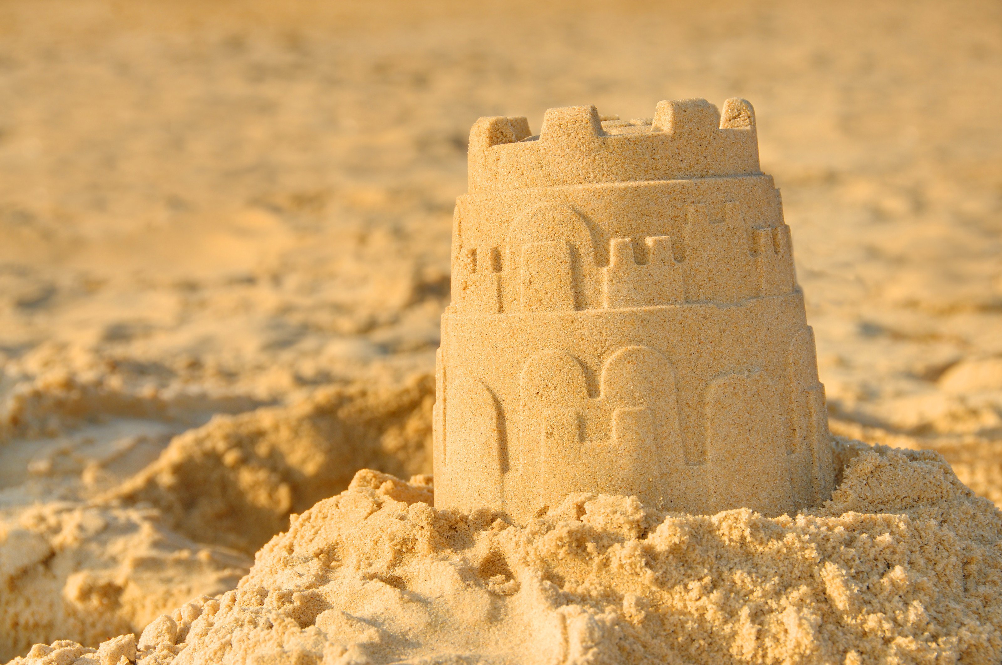 Sandcastle picture. Песочный замок. Замок из песка. Домик из песка. Башня из песка.