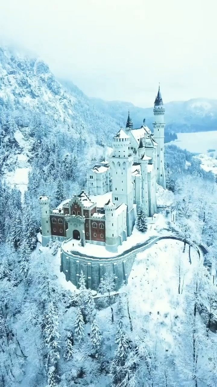 Замок Нойшванштайн (Баварские Альпы)