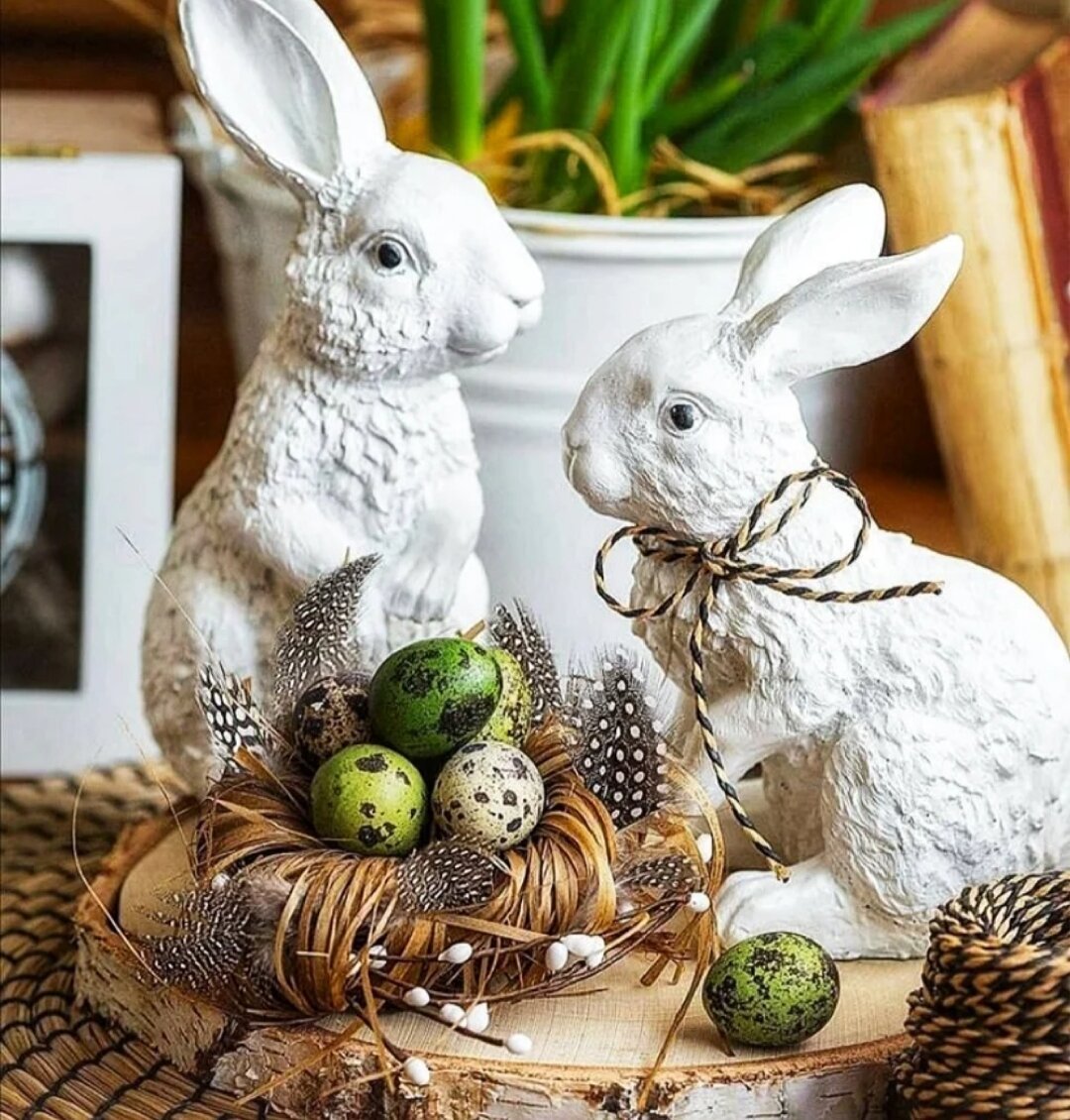Заяц символ пасхи. Пасхальный кролик декор. Новогодний кролик. Пасхальный декор заяц. Пасхальная композиция с кроликом.
