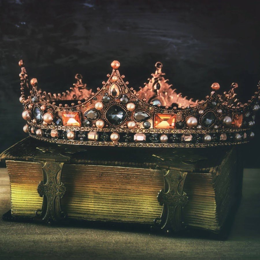 Корона из книг