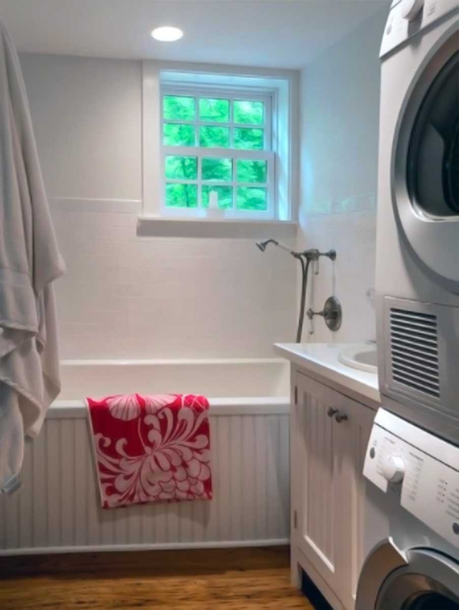 Встраиваемая стиральная машина в ванной