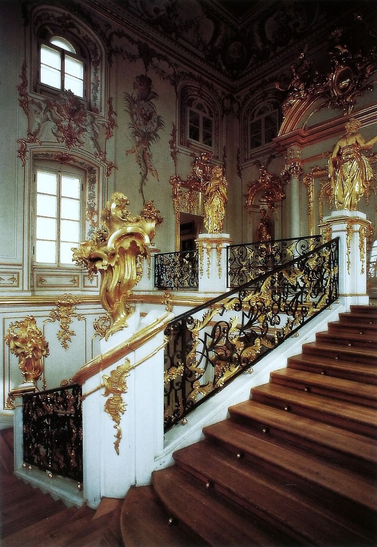 Петергофский дворец парадная лестница