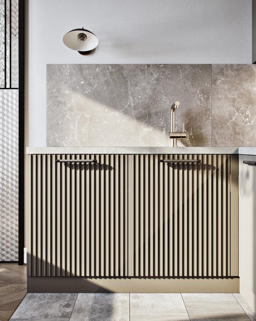 Фасад с вертикальными полосами