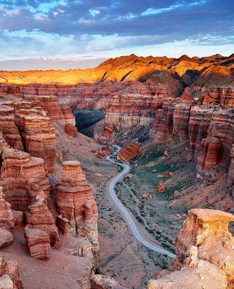 Красный каньон или «Долина замков»