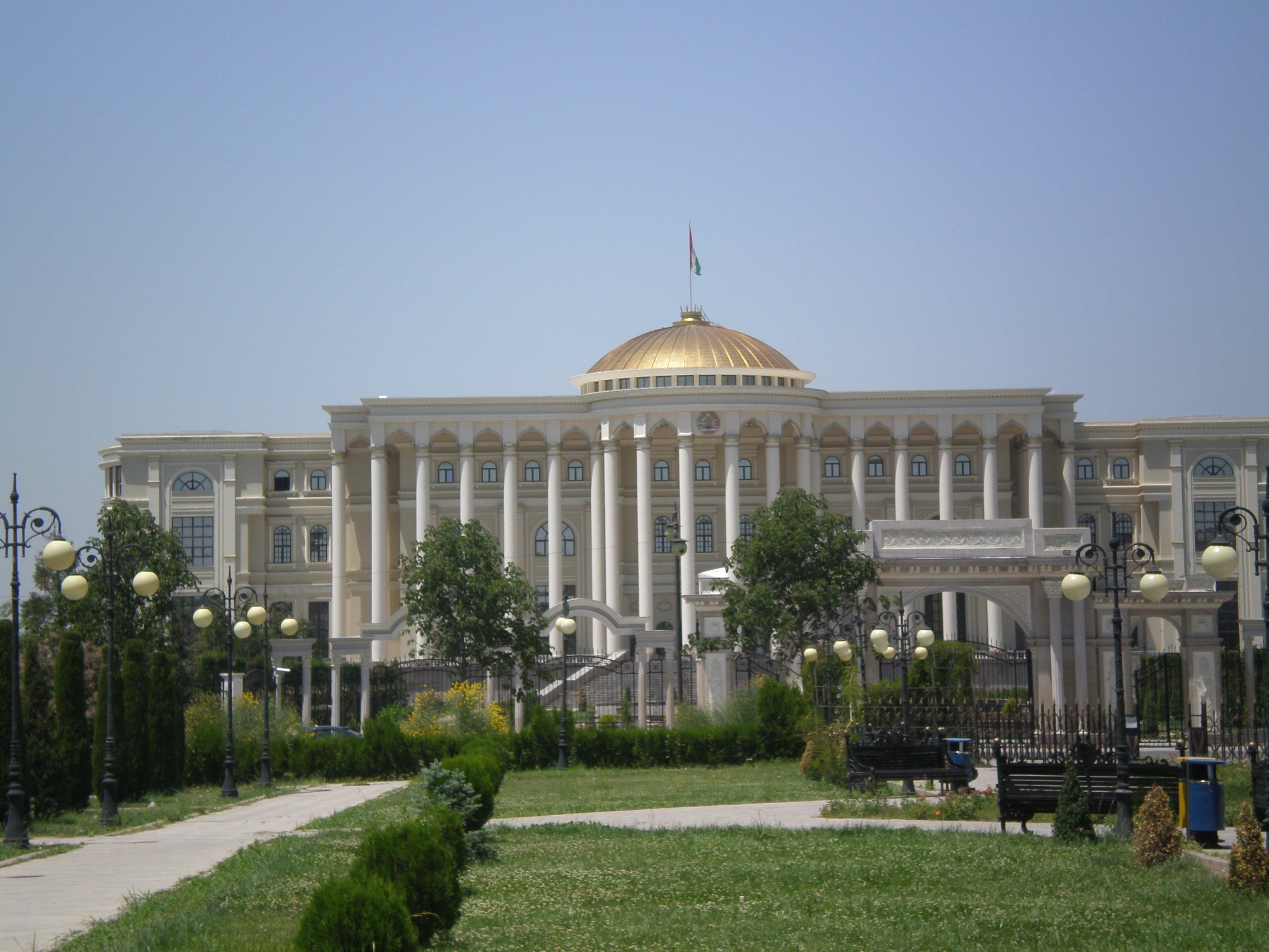 Душанбе нация. Дворец нации Таджикистан. Дворец нации (Душанбе). Президентский дворец Душанбе. Дворец Кохи миллат Душанбе.