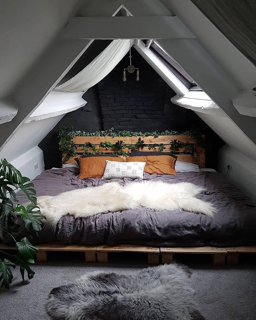 Спальное место под крышей