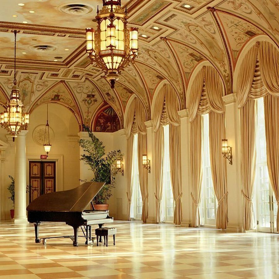 Особняк Greystone Mansion коридоры