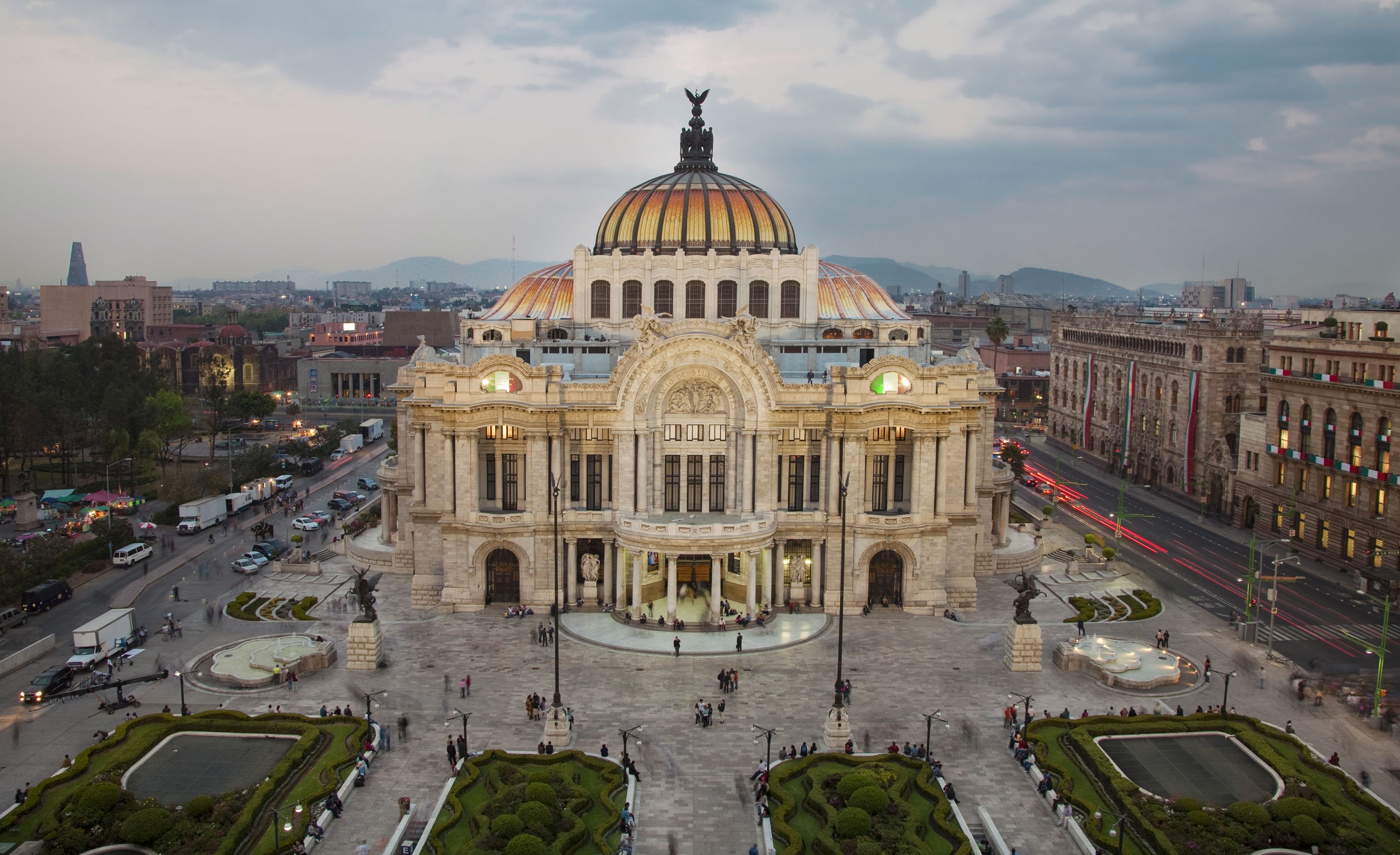 Bellas artes. Национальный дворец Мехико. Дворец изящных искусств Мехико внутри. Дворце изящных искусств в Мехико фото. Национальный дворец Мехико Сити туристи.