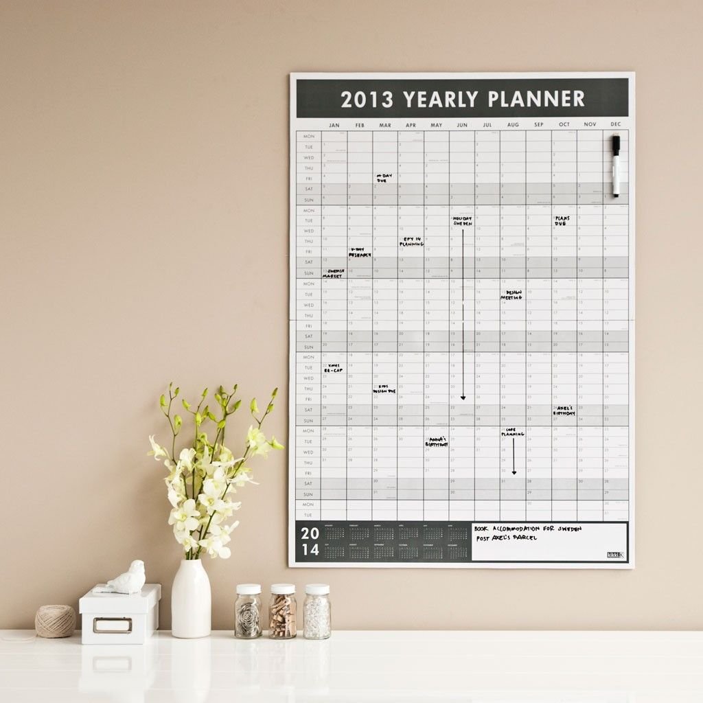Календарь купить на стену. Календарь на стене. Стильный планер на стену. Настенный планер на год. Календарь на стене в офисе.