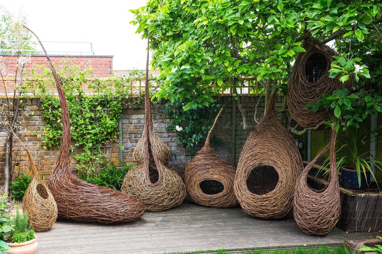 Плетеное дерево из ивы в ландшафтном дизайне фото
