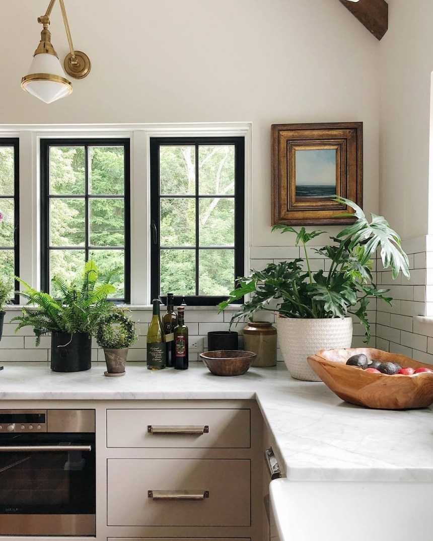 Красивое окно на кухне