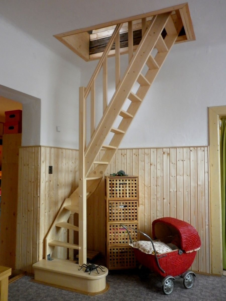Винтовая лестница на чердак