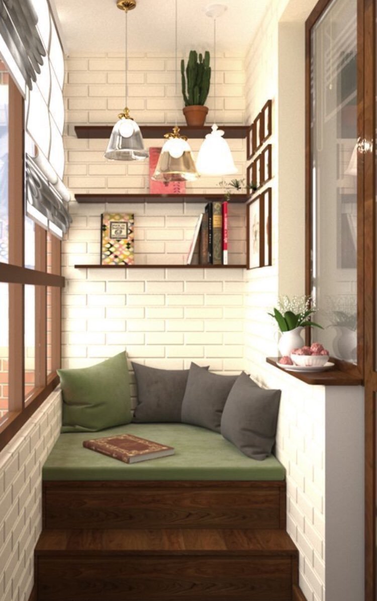 Уютный балкон с диваном