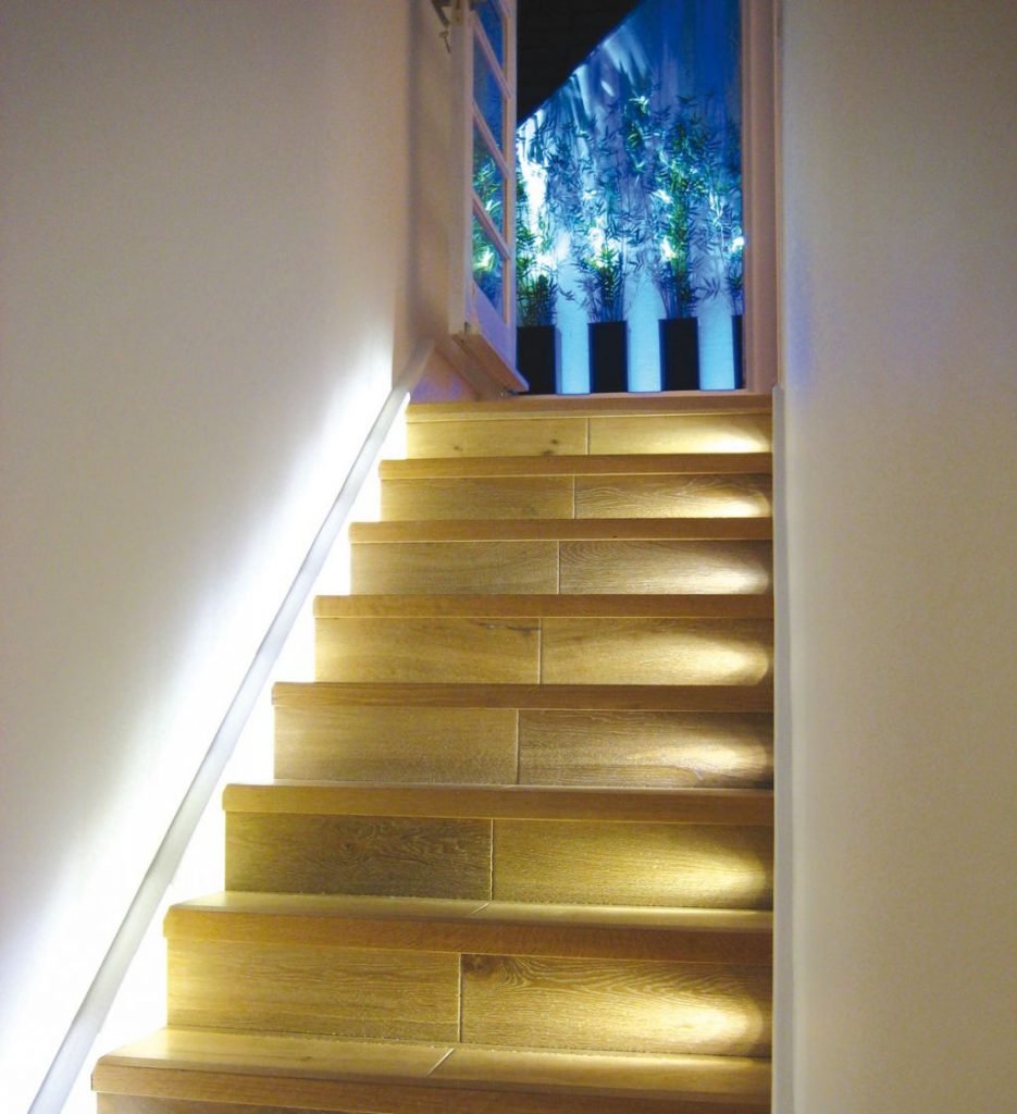 Точечное освещение лестницы