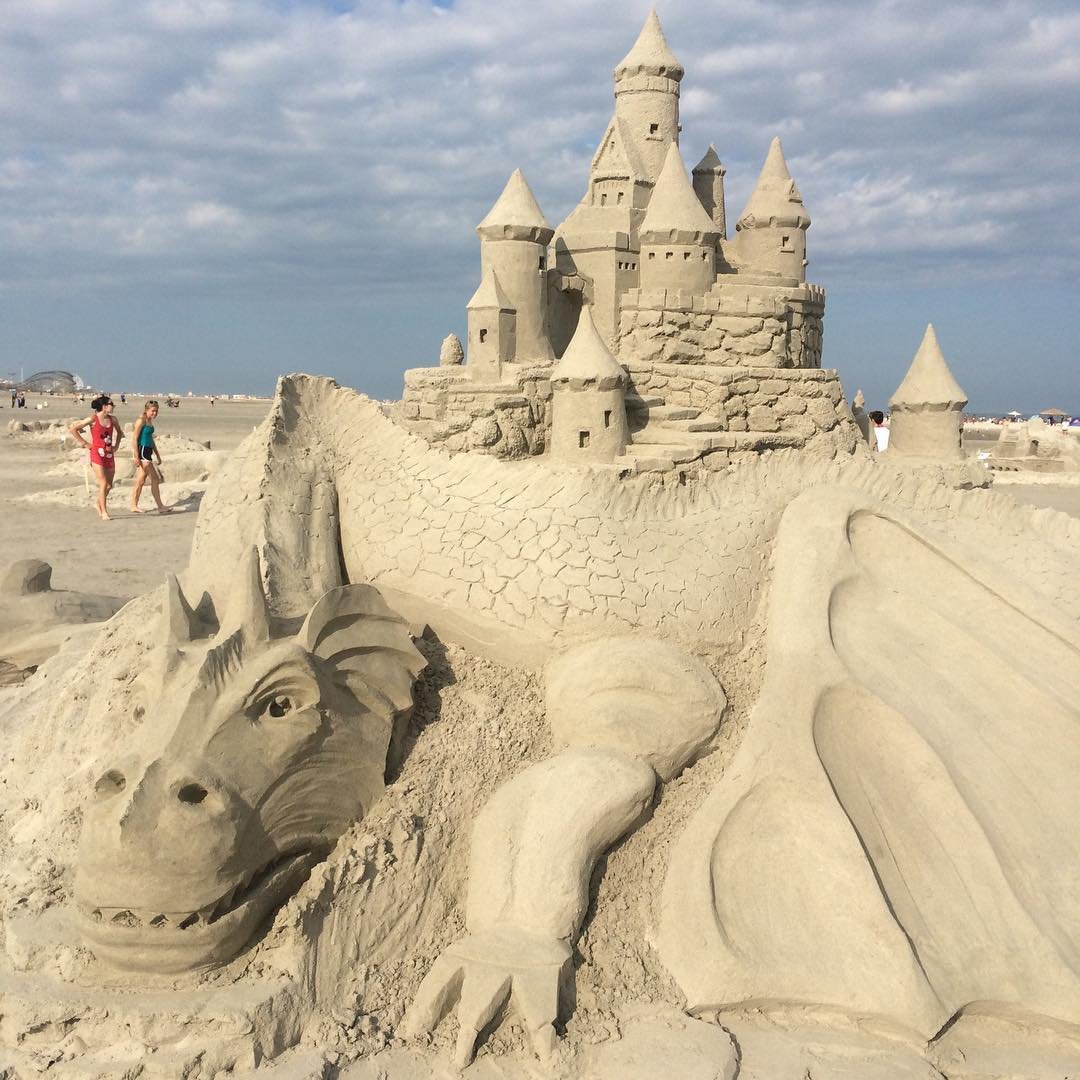 Make a sand castle. Песочный замок лакорн2005. Песочный замок маленький. Дворец из песка. Фигуры из песка.