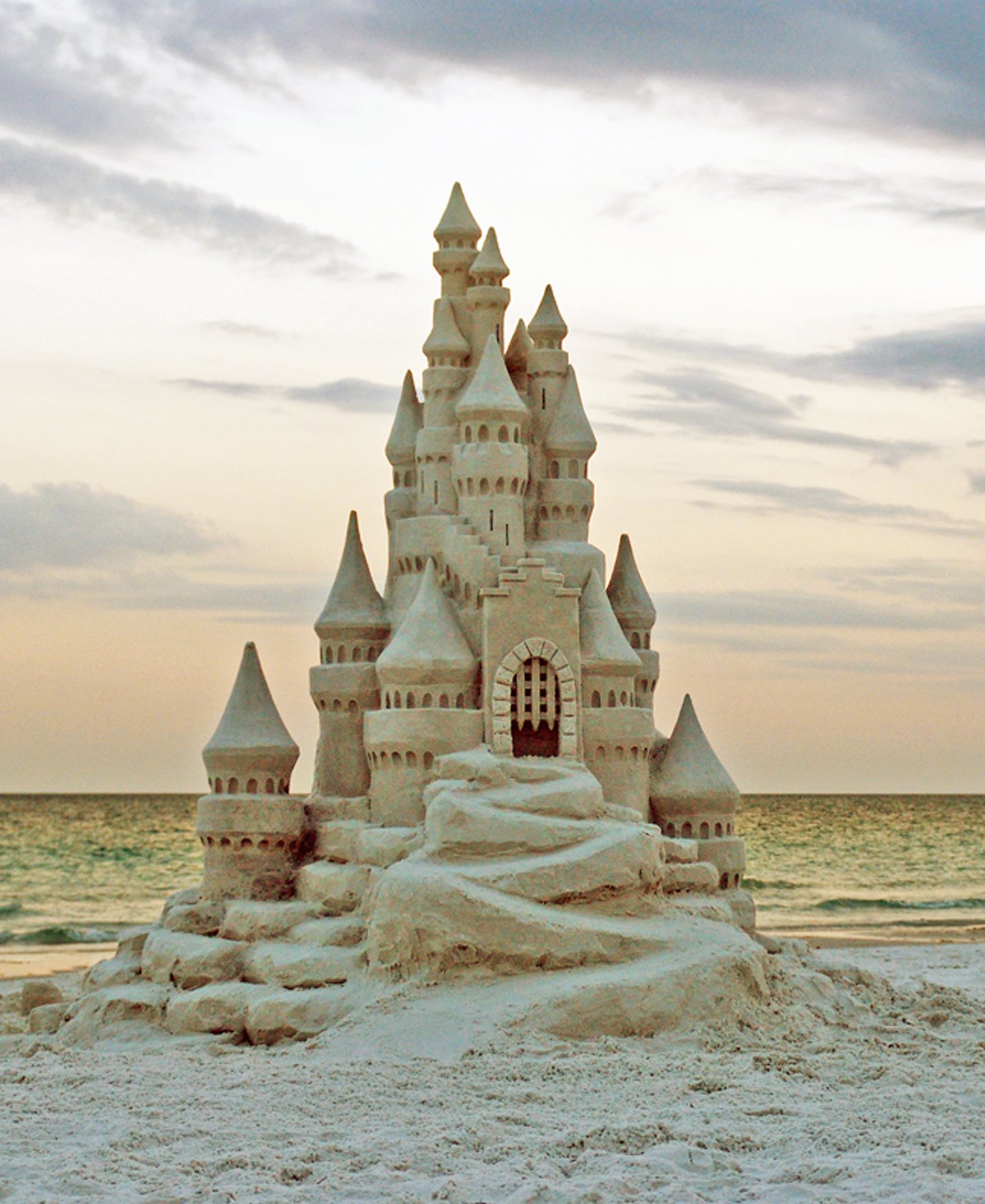 Sandcastle picture. Песчаный замок. Песочный замок. Дворец из песка. Красивый песчаный замок.