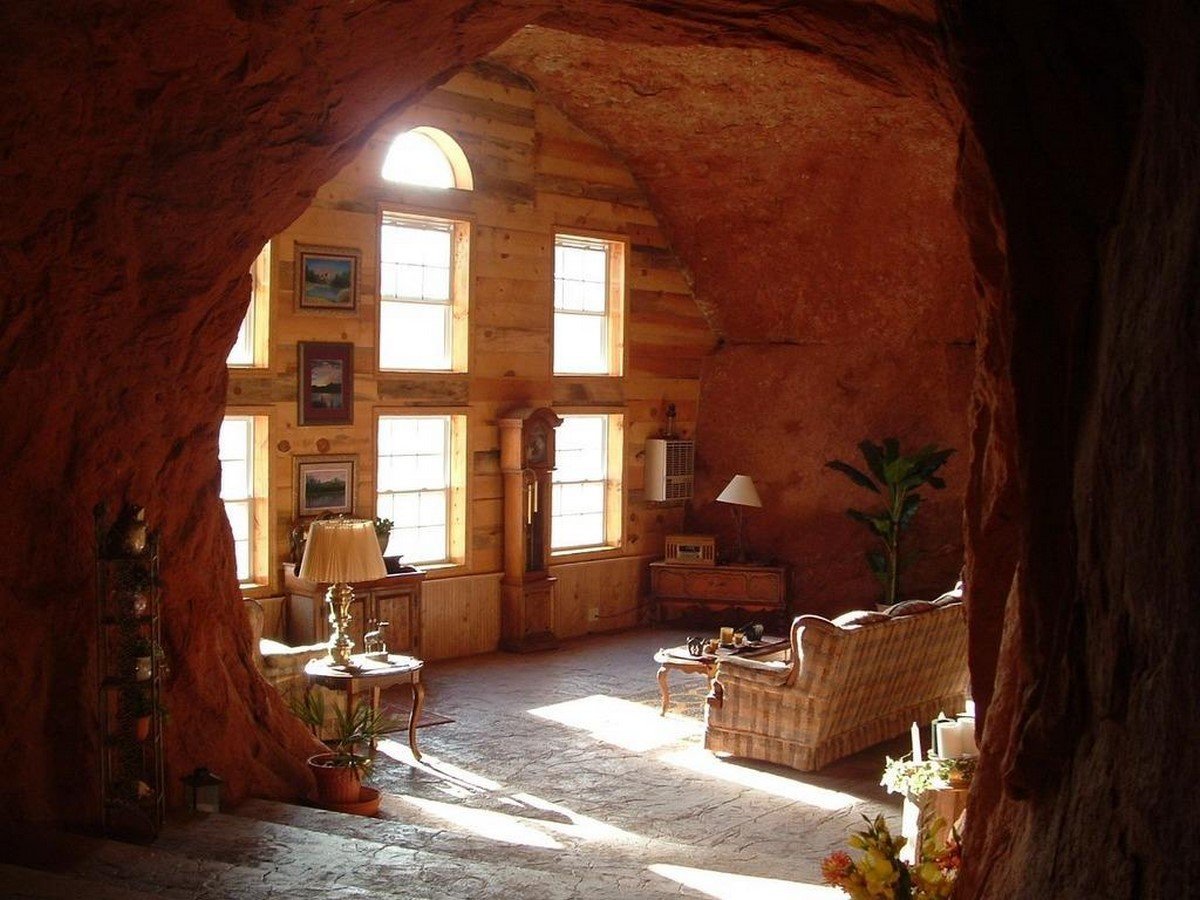 Cave home. Пещерный дворец Cave Palace Ranch, Юта, США. Аризона дом в пещере. Дом в пещере. Жилище в скале.