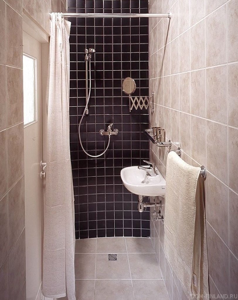 Маленькие ванны поддоны. Ванная комната с душем. Маленькие душевые комнаты. Санузел с душевым поддоном. Маленькая ванная комната с душевой из плитки.