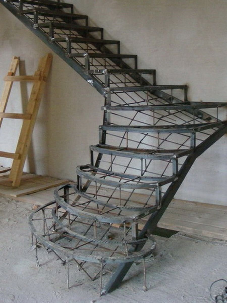 Арматурный каркас лестницы на 2 этаж