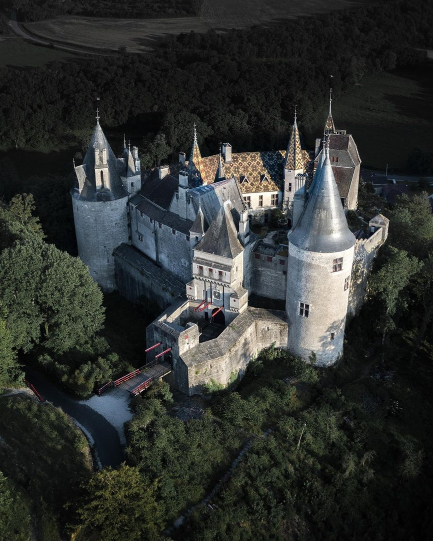 Chateau de la Bretesche замок
