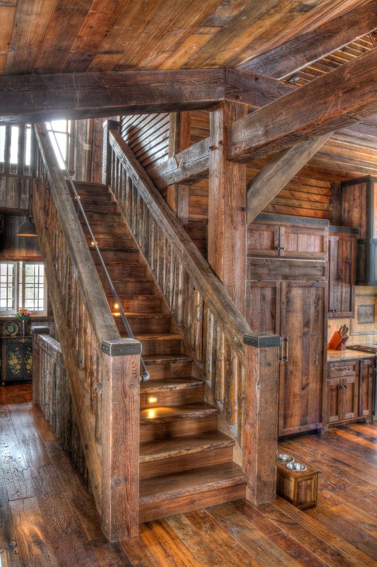 Деревянная лестница в стиле Шале