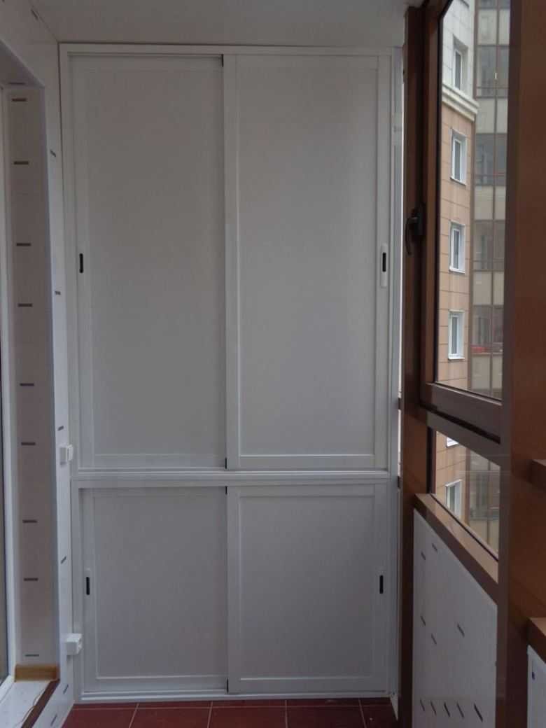 Шкаф из панелей ПВХ на балконе