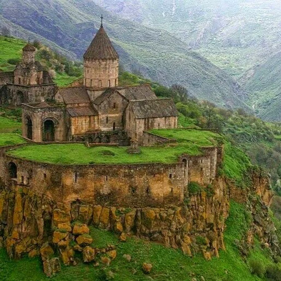 Древняя армянская крепость Амберд