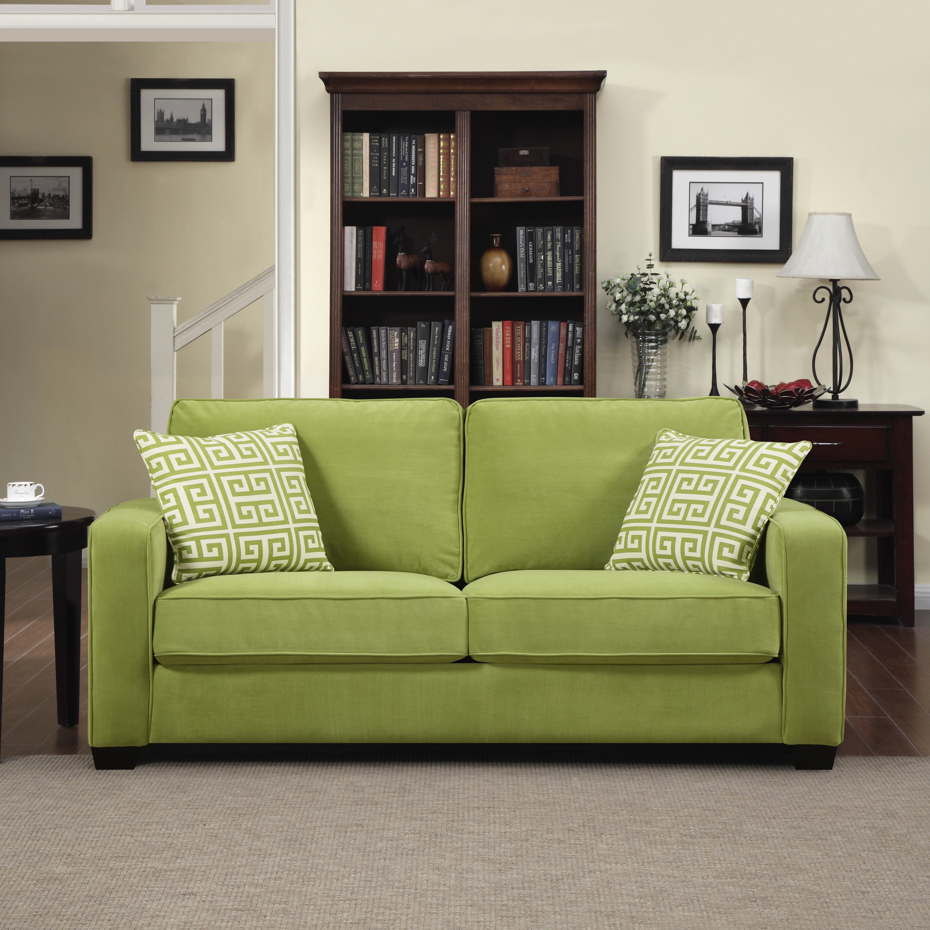 Ярко зеленый диван