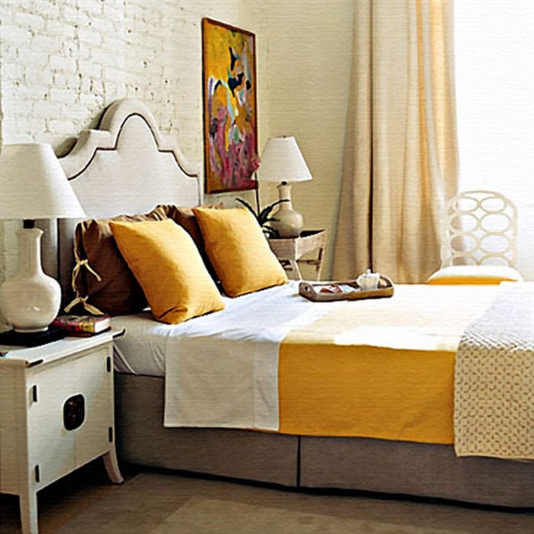 Горчичная кровать. Спальня в горчичном цвете. Желто бежевая спальня. Желтые шторы в спальне. Горчичные шторы в спальне.