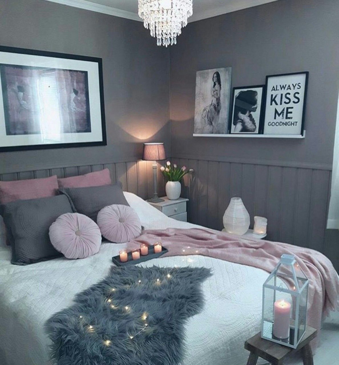 Серо розовая комната