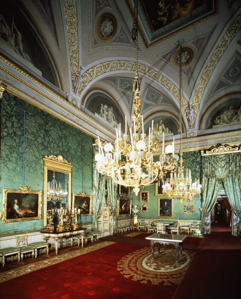 Палаццо Питти бальный зал