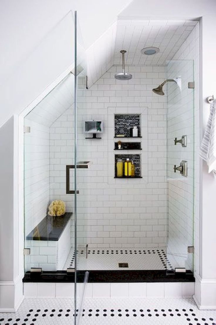 Интерьер ванной комнаты с душем