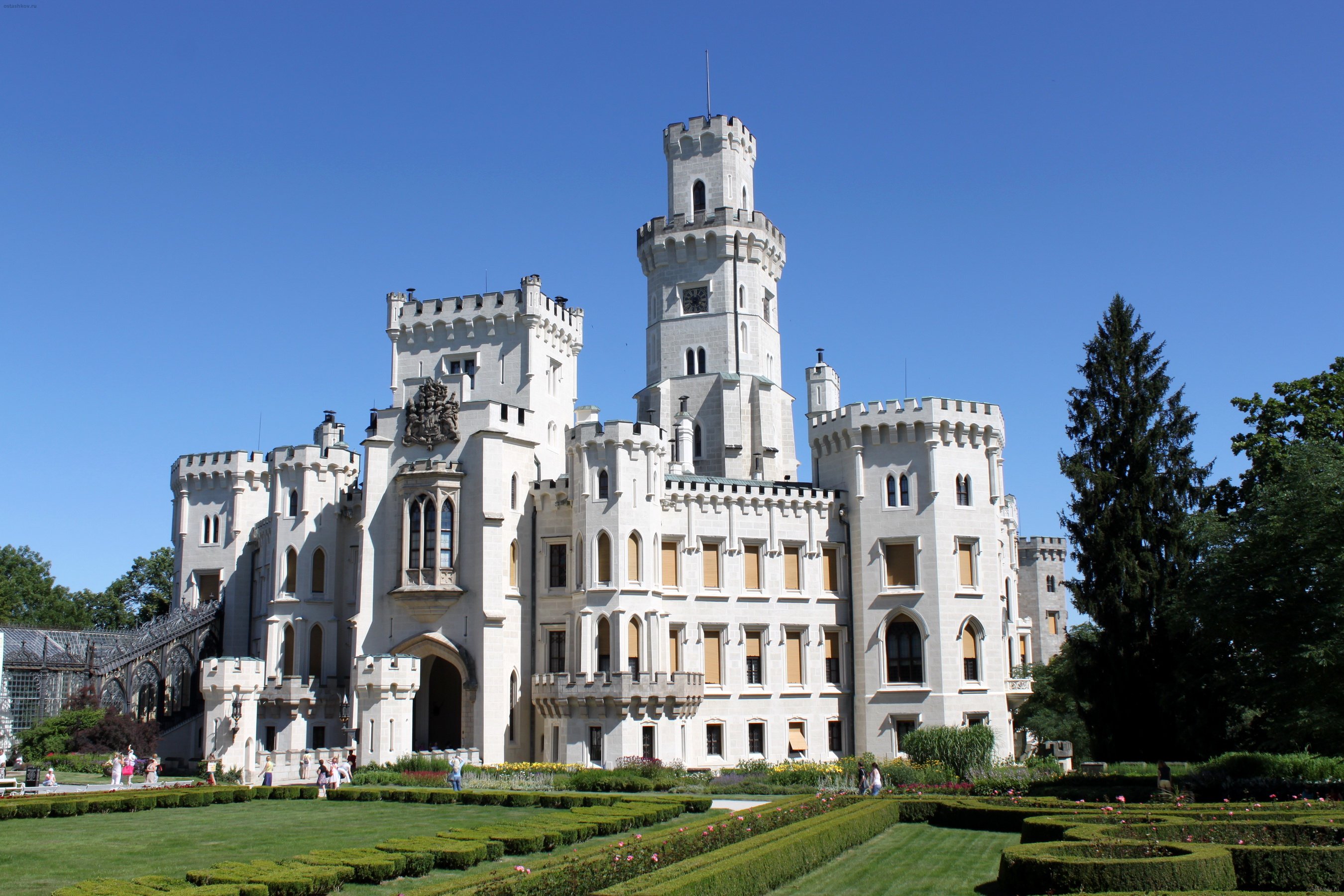 Замок. Замок Глубока над Влтавой. Замок Кастл Чехия. Белый замок в Чехии. Замок Мираза Чехия.
