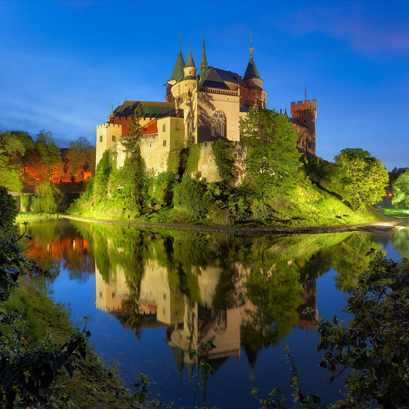 Красивые места европы. Бойницкий замок. Замок Бойнице Словакия. Замок Эльц. Замок Бурштейн Германия.