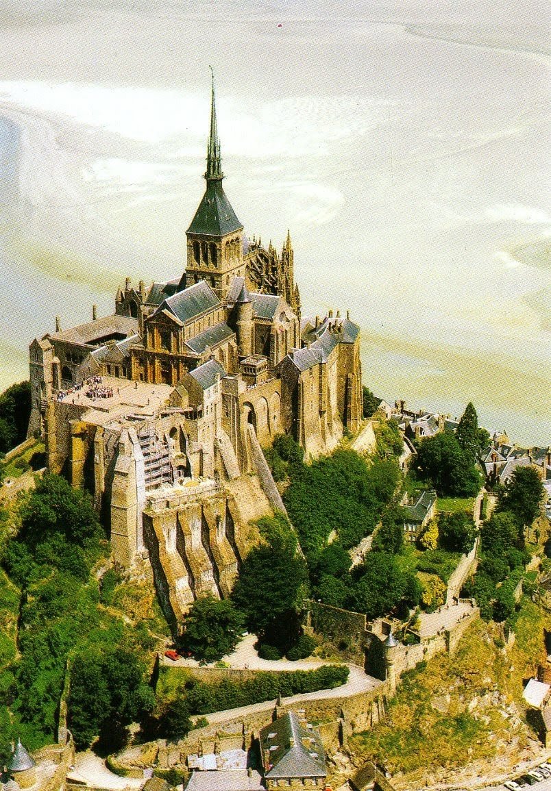 Аббатство Mont Saint Michel Abbey