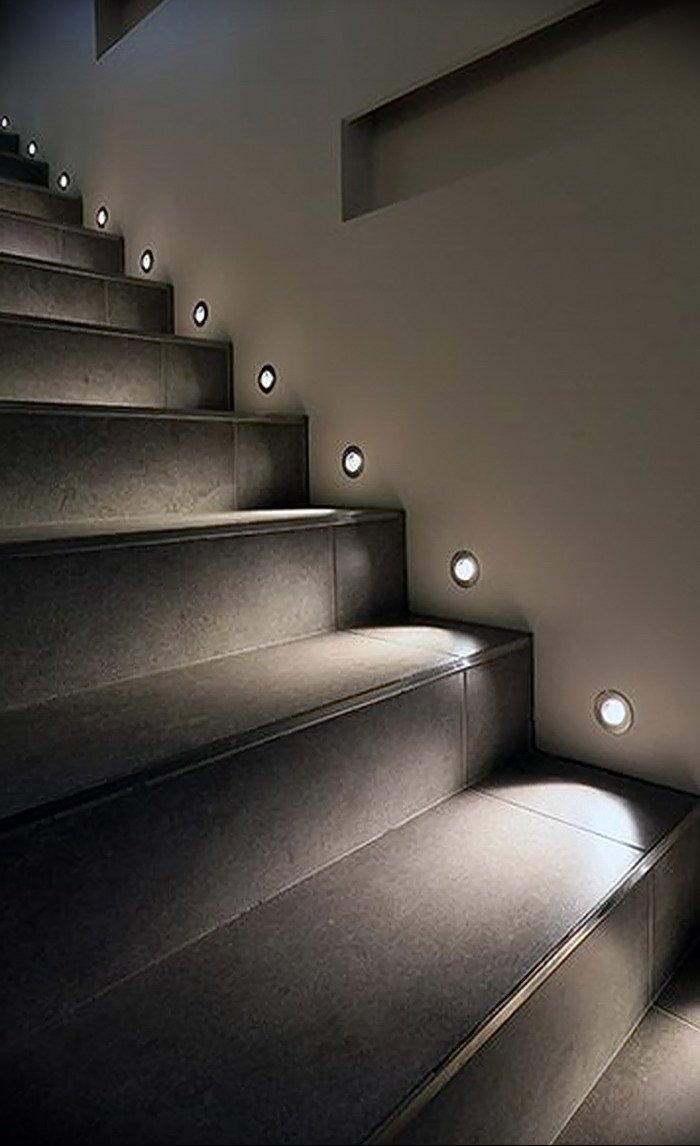 Бра на лестнице