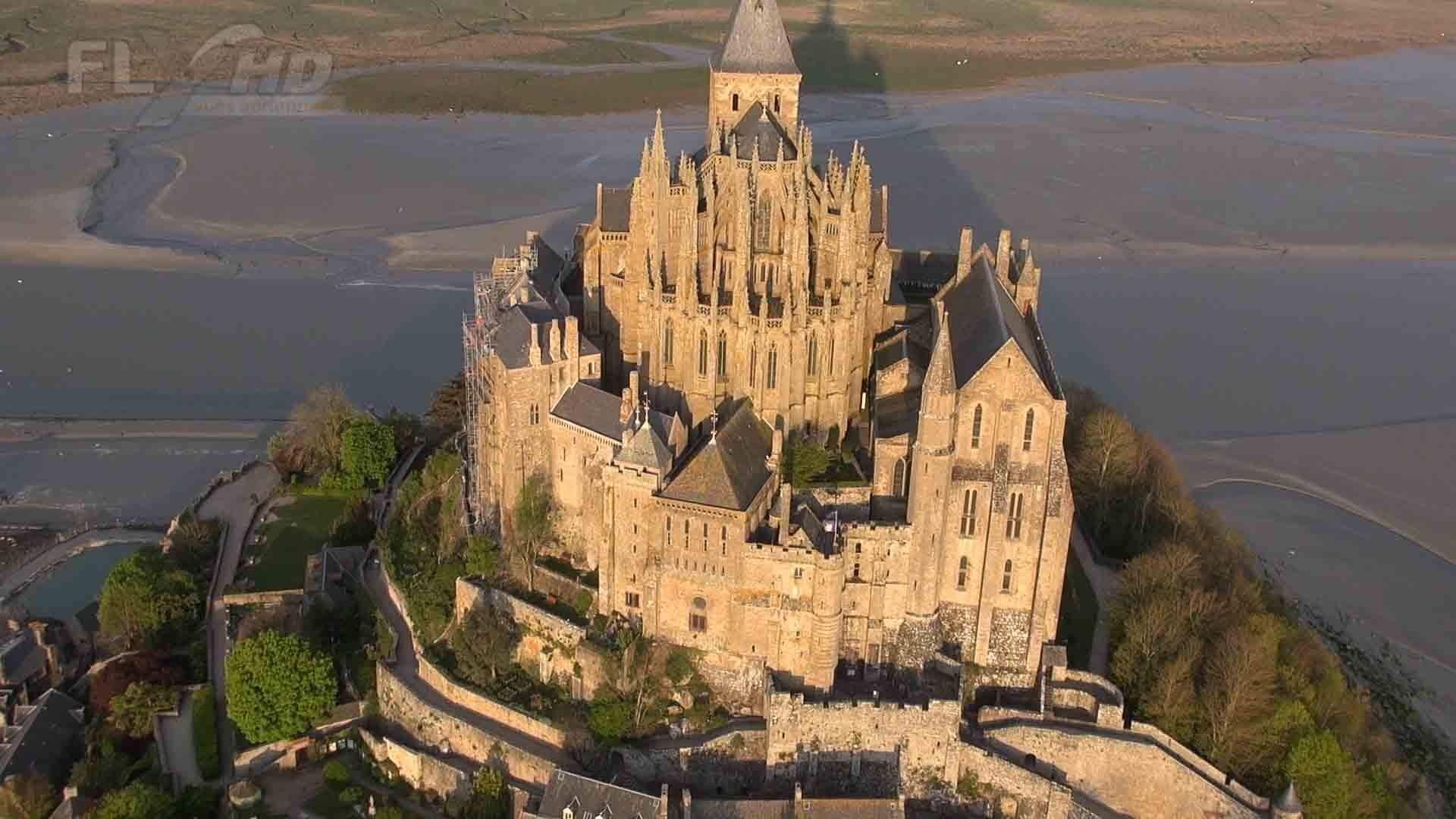 Замок в Нормандии сен Мишель