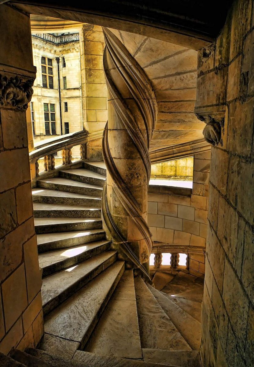 замок шамбор франция лестница